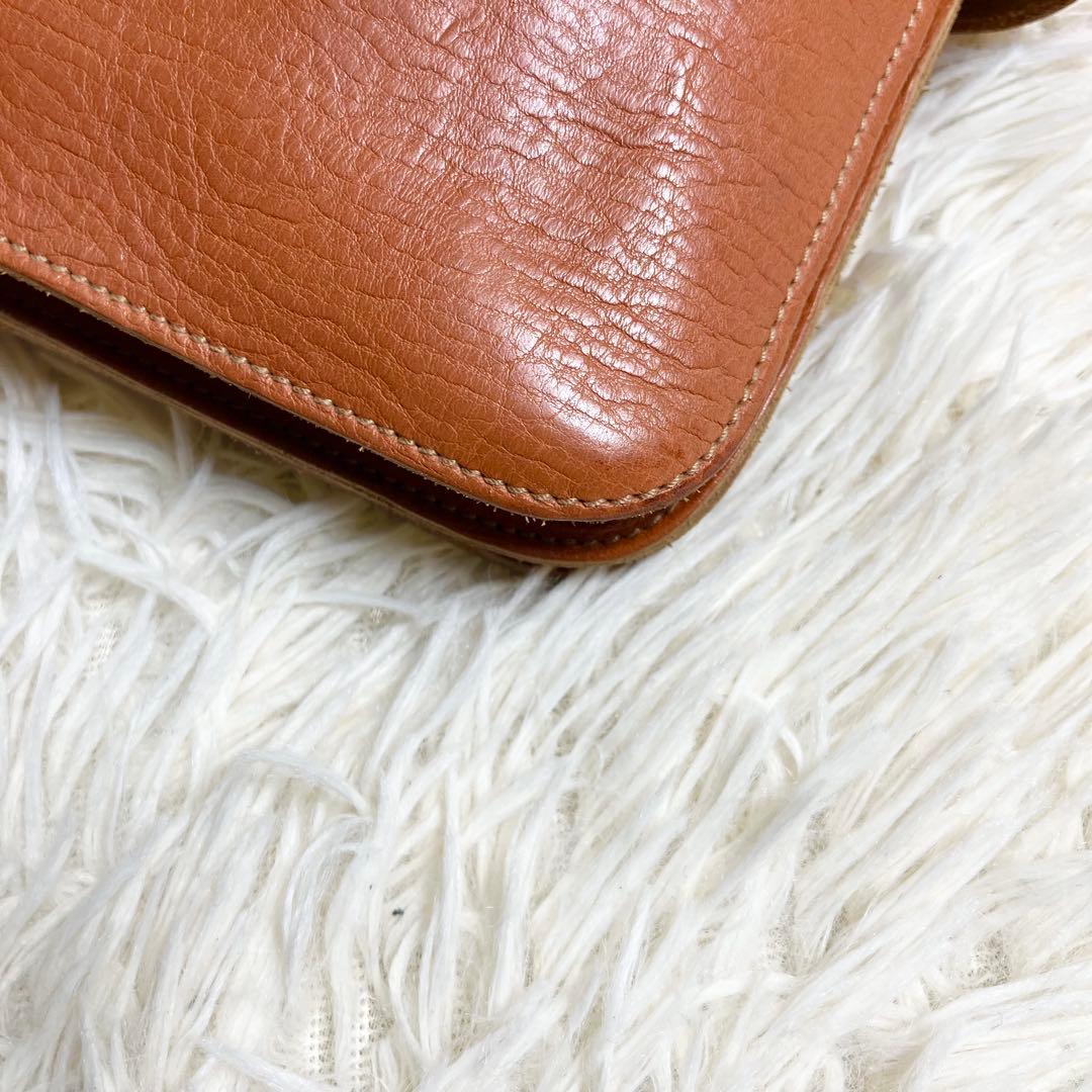 美品✨ イルビゾンテ クロスボディ オールレザー 金ボタン 美品✨ イルビゾンテ クロスボディ オールレザー 金ボタン