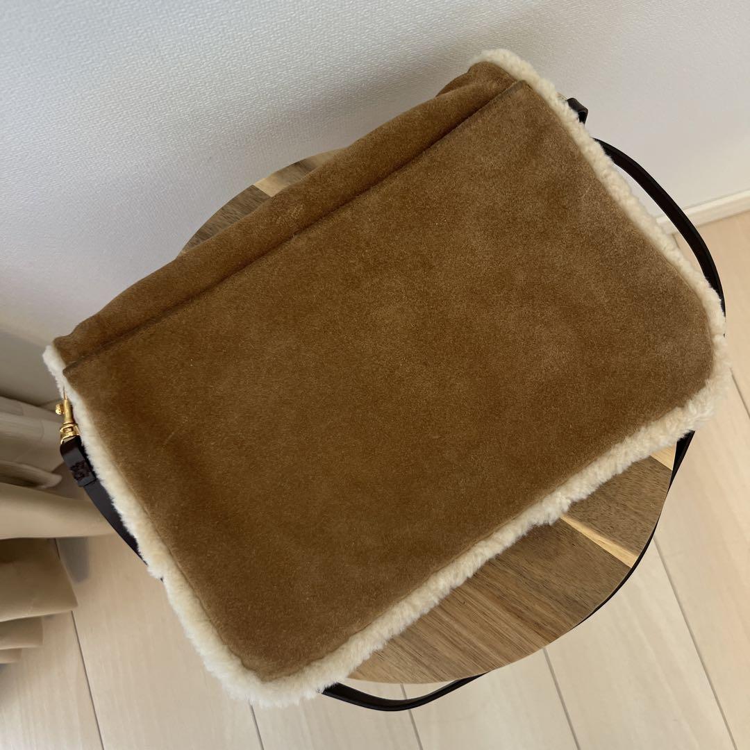 入荷nowオンラインストア UGG 美品: スエードファークラッチバッグ クラッチバッグ 秋冬 バッグ