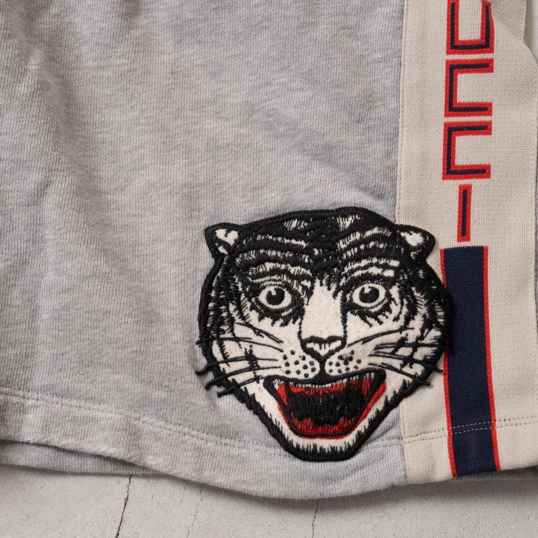 GUCCI グレー虎刺繍ショートパンツ - メルカリ