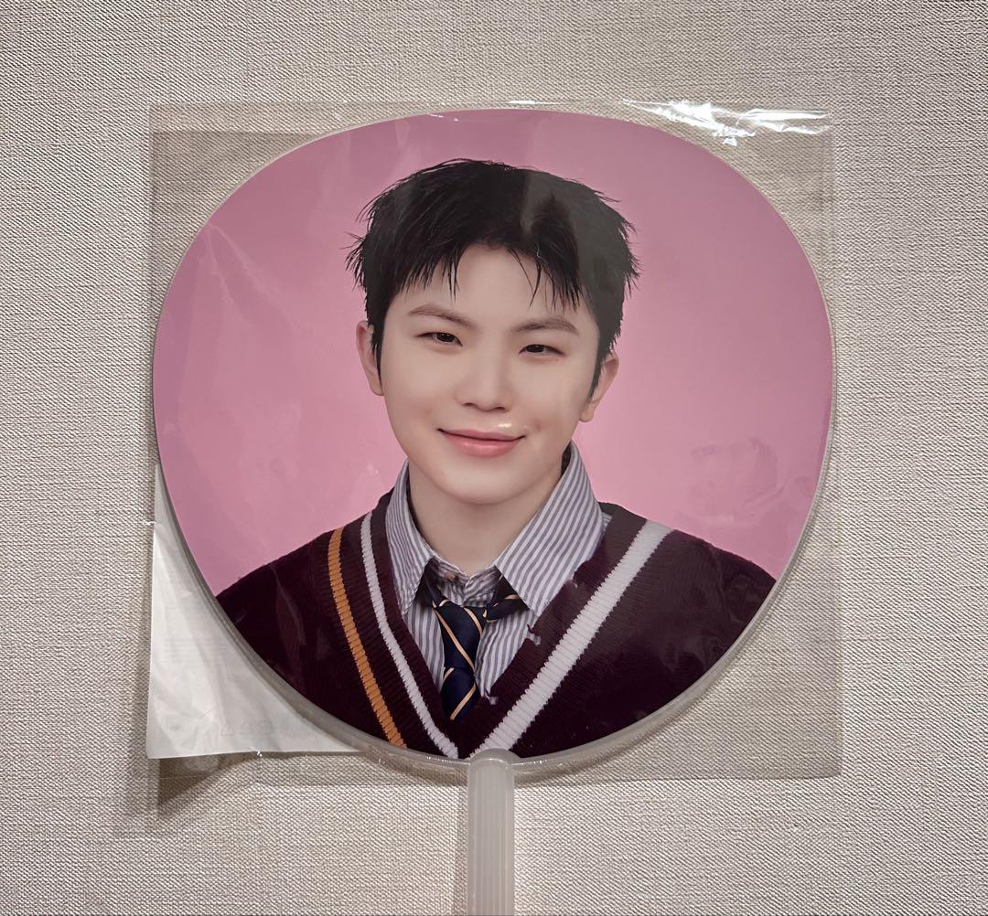 SEVENTEEN ウジ うちわ 新品未開封 - メルカリ