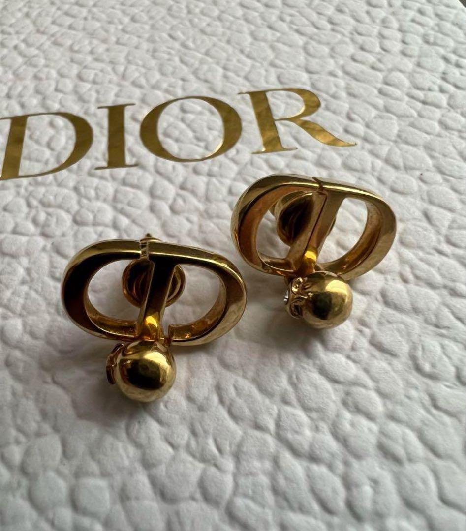 全てゴールドのタイプですDIOR petit CDピアス　ゴールド