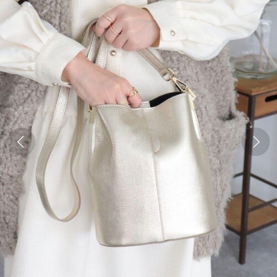 ✨極美品✨AULENTTI/オウレンティ　縦型シャイニートート　ショルダーバッグ