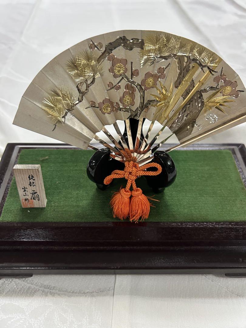 雲山作 純銀 扇 ガラスケース入り 骨董品 アンティーク 松竹梅 美術品 格安 雲山作 純銀 扇 ガラスケース入り 骨董品 アンティーク 松竹梅