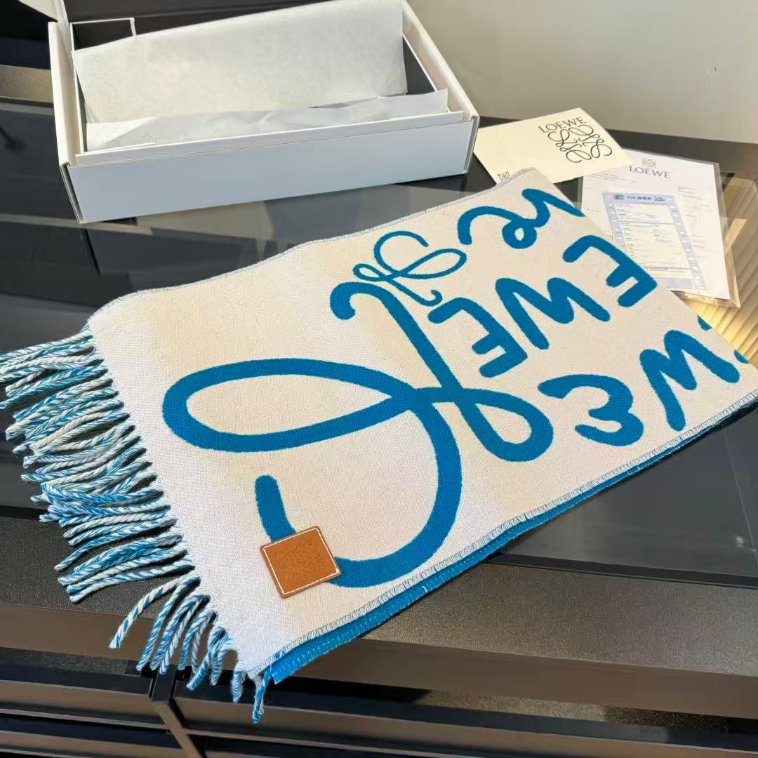 ロゴ入りマフラー ホワイト/ブルー ロゴ入りマフラー ホワイト/ブルー