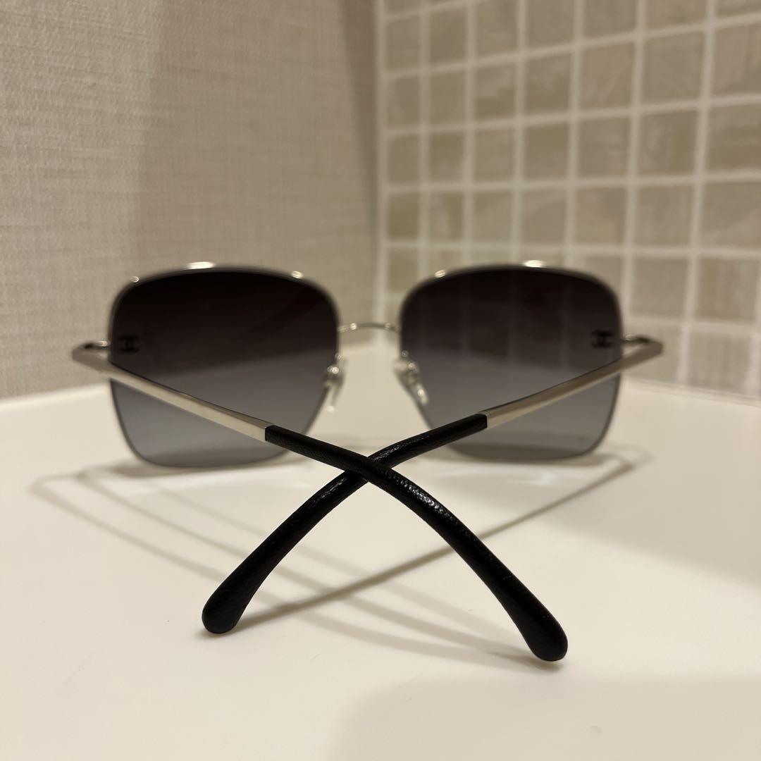 CHANEL サングラス シルバー 角型 Chanel シルバー スクエア サングラス - メルカリ