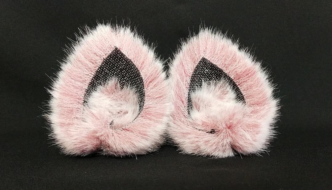 【 パステルレッドネコミミ 】ヘアピンねこみみ◆薄赤ねこ耳◆髪に着けられる猫耳