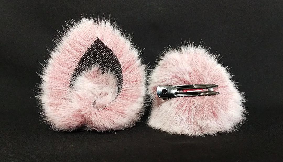 【 パステルレッドネコミミ 】ヘアピンねこみみ◆薄赤ねこ耳◆髪に着けられる猫耳