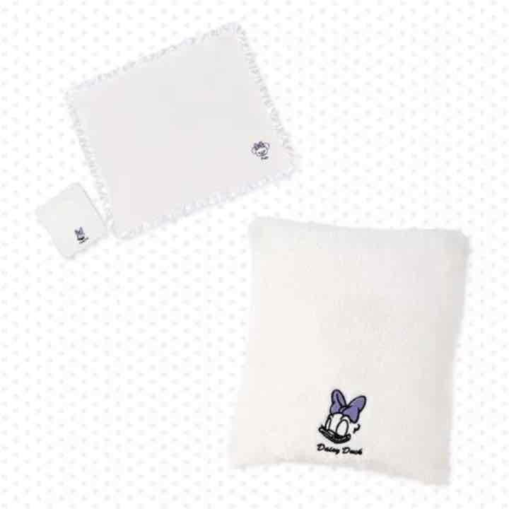 メルカリ ディズニーストア デイジー パフィー 非売品 ブランケット コミック アニメグッズ 1 666 中古や未使用のフリマ