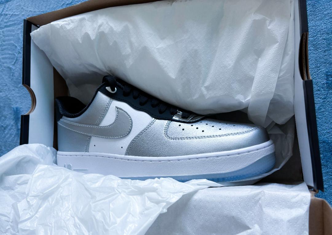 WMNS AIR FORCE 1 '07 SE シルバー＆ブラック ナイキ