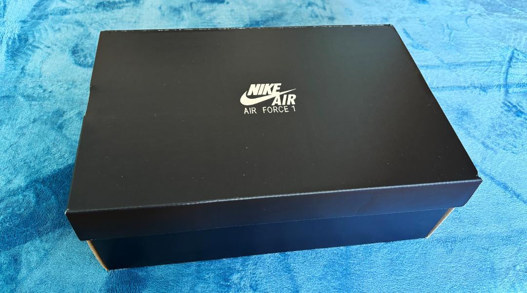 WMNS AIR FORCE 1 '07 SE シルバー＆ブラック ナイキ