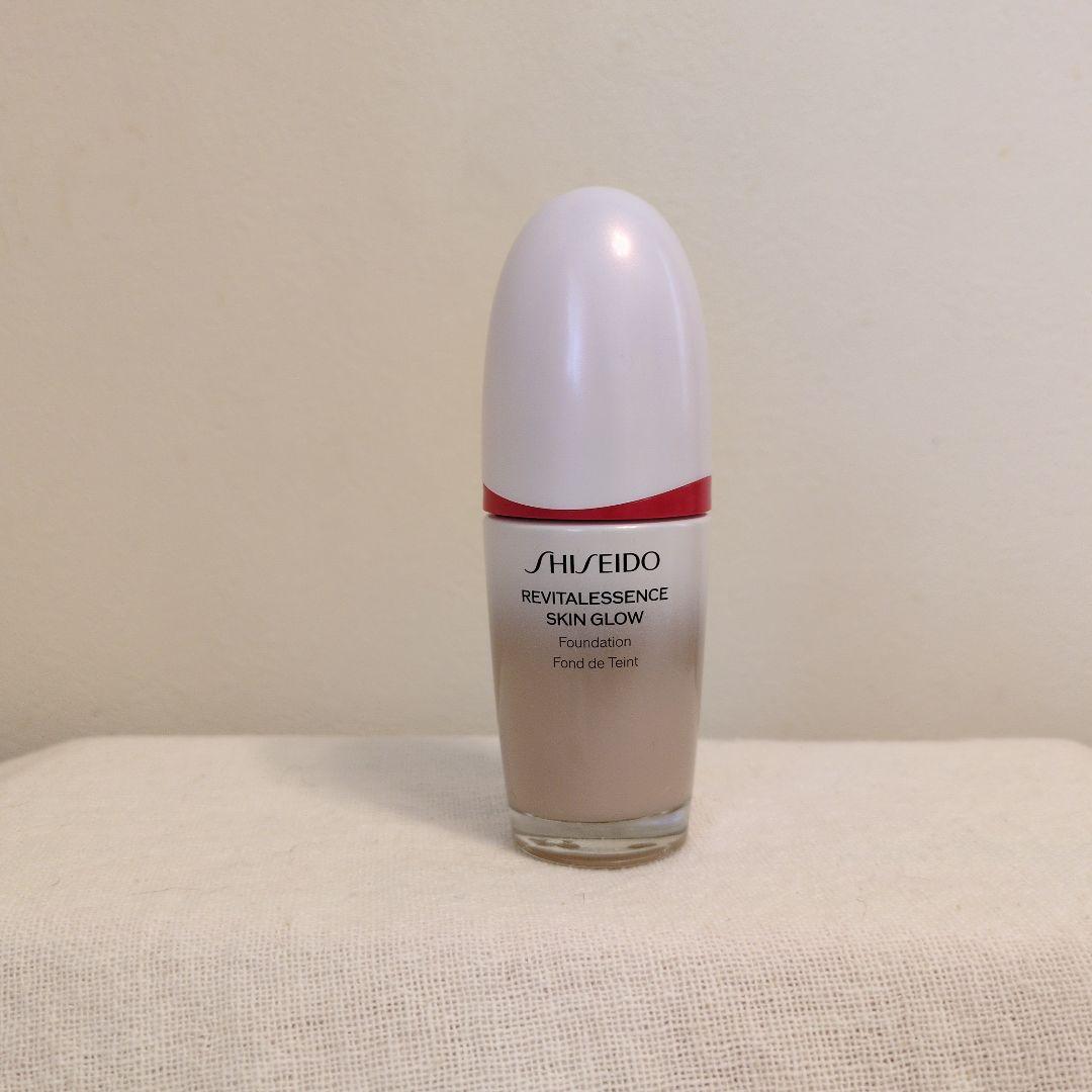 SHISEIDO エッセンス スキングロウ ファンデーション　220