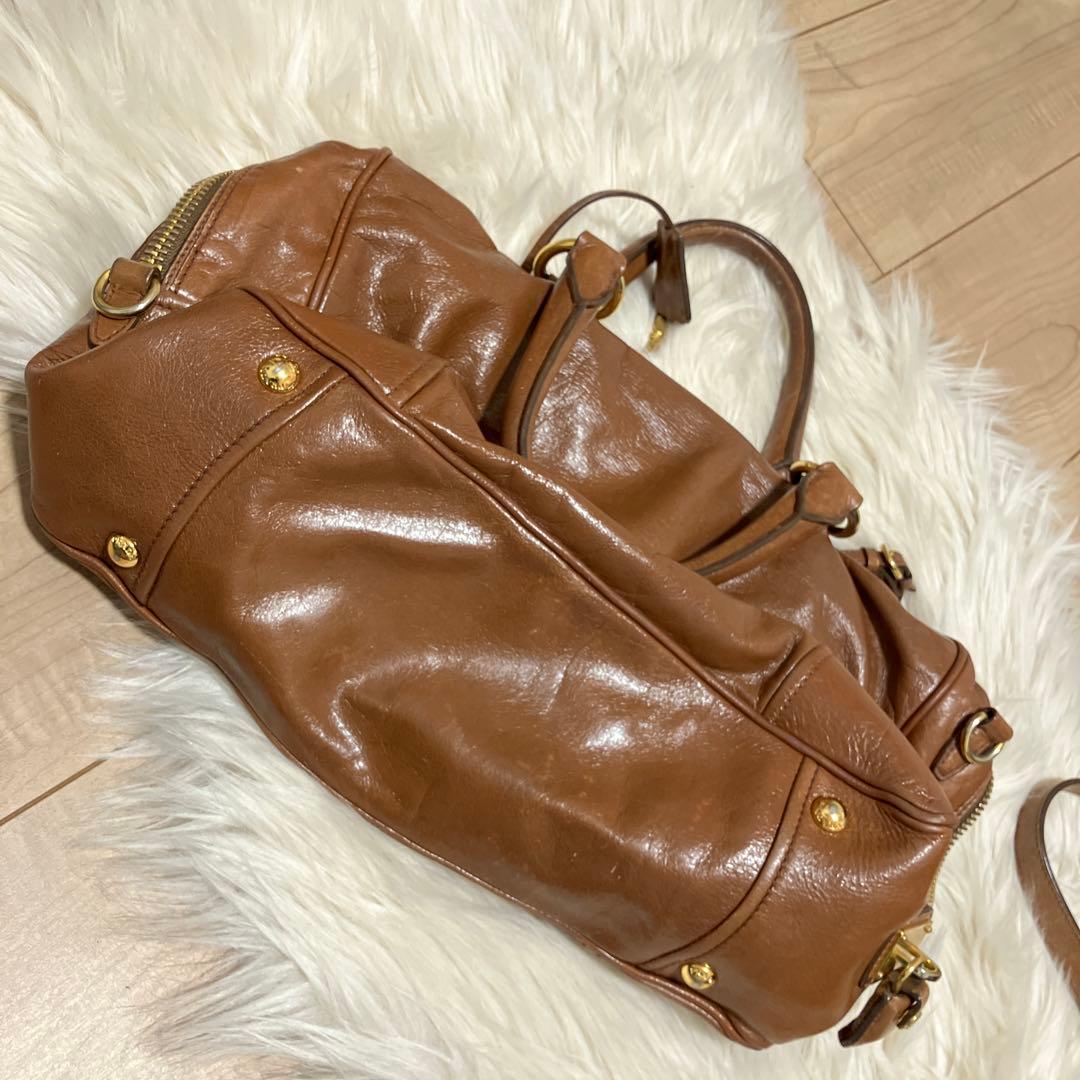 プラダの革製バック