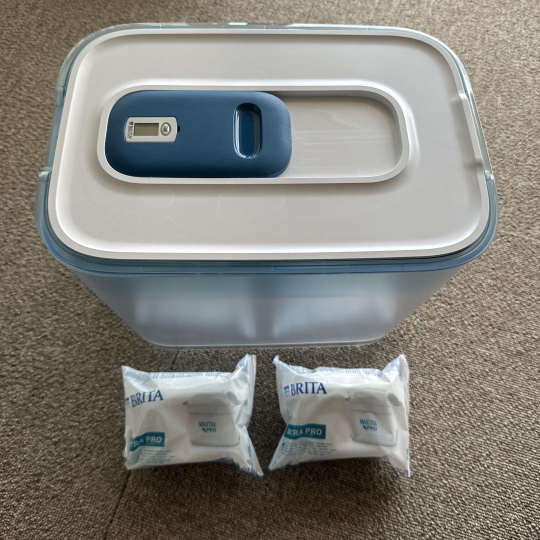 ブリタBRITA タンク型浄水器（マクストラプロカートリッジ 2個付）