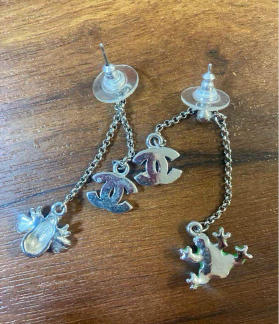 CHANEL カエル ミツバチ ピアス CHANELピアス ハチとカエルのピアス