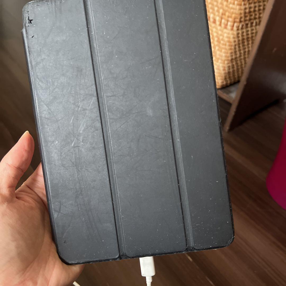 Apple iPad 9.7インチ シルバー 本体 カバー付き - メルカリ