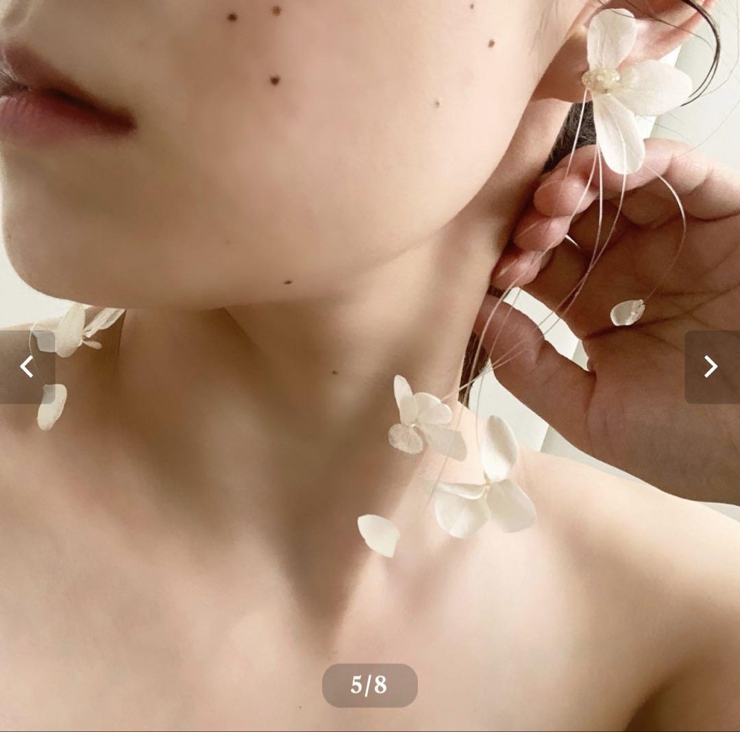 liqui かすみ草カローラピアス