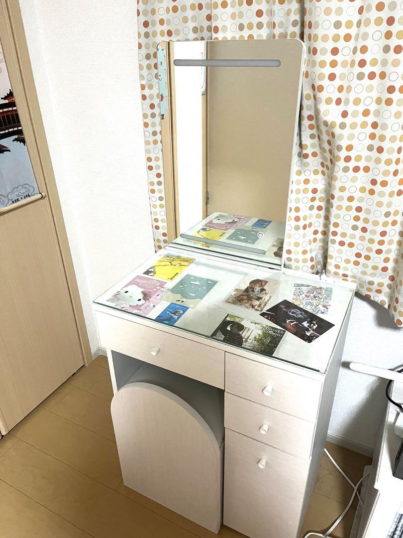 ドレッサー　化粧台　二口コンセント付き