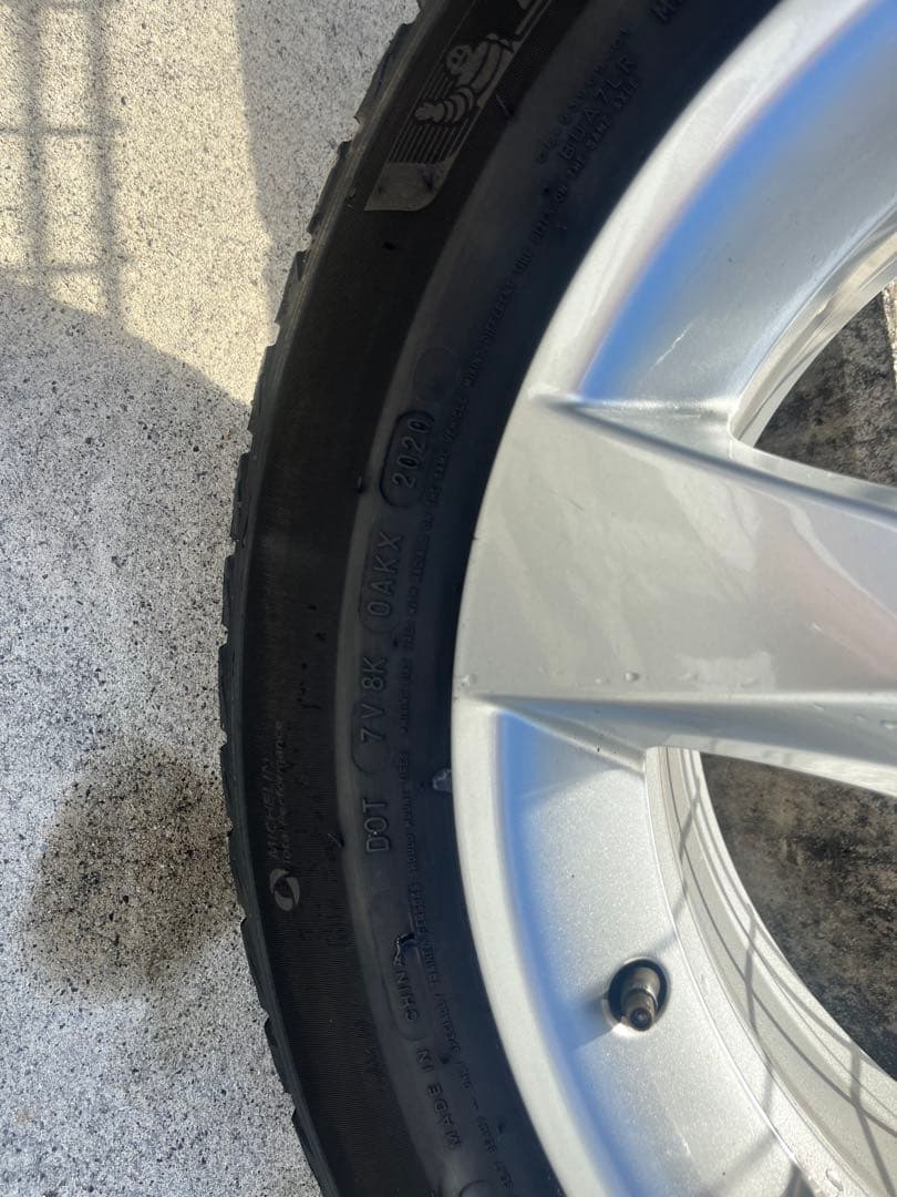 特殊な 17インチ スタッドレスタイヤMICHELIN X-ice snowMercedes-Benz 限定アイテム入荷。