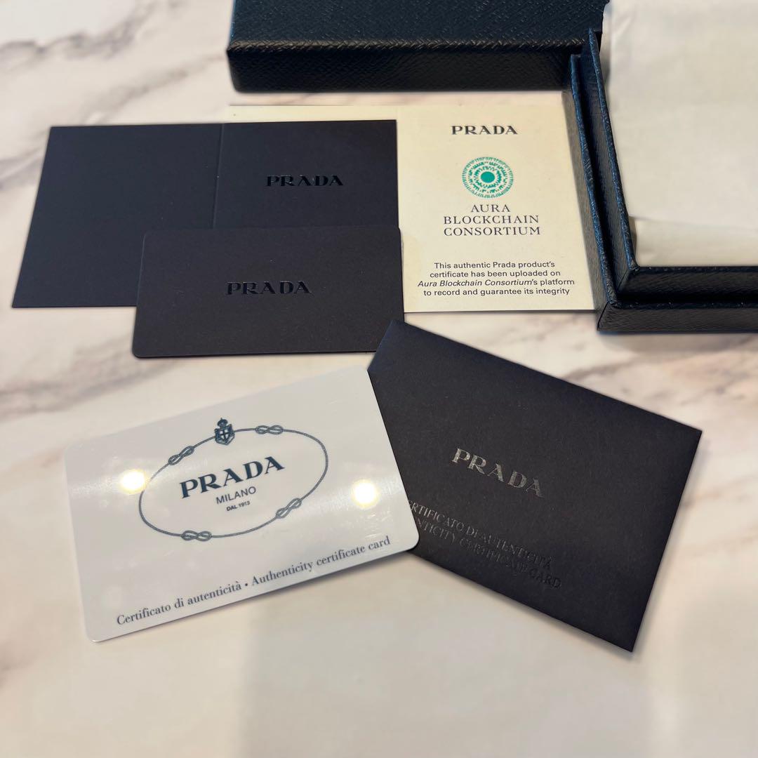 PRADA ピンクファー iPhone13pro アイフォンケース 箱付き PRADA ピンクファー iPhone13pro アイフォンケース 箱付き