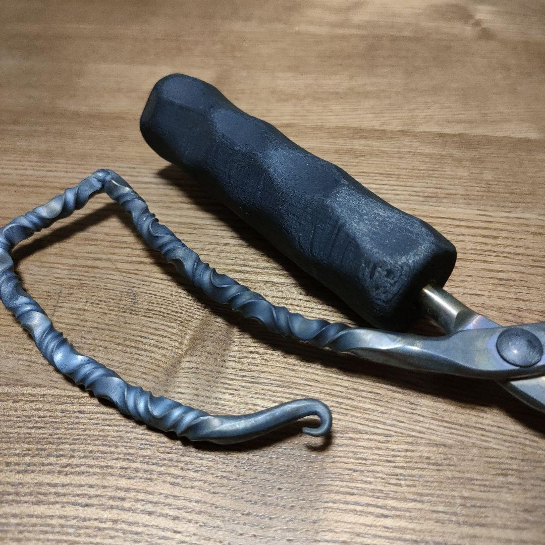 ツイスト火バサミ　薪バサミ　火ばさみ