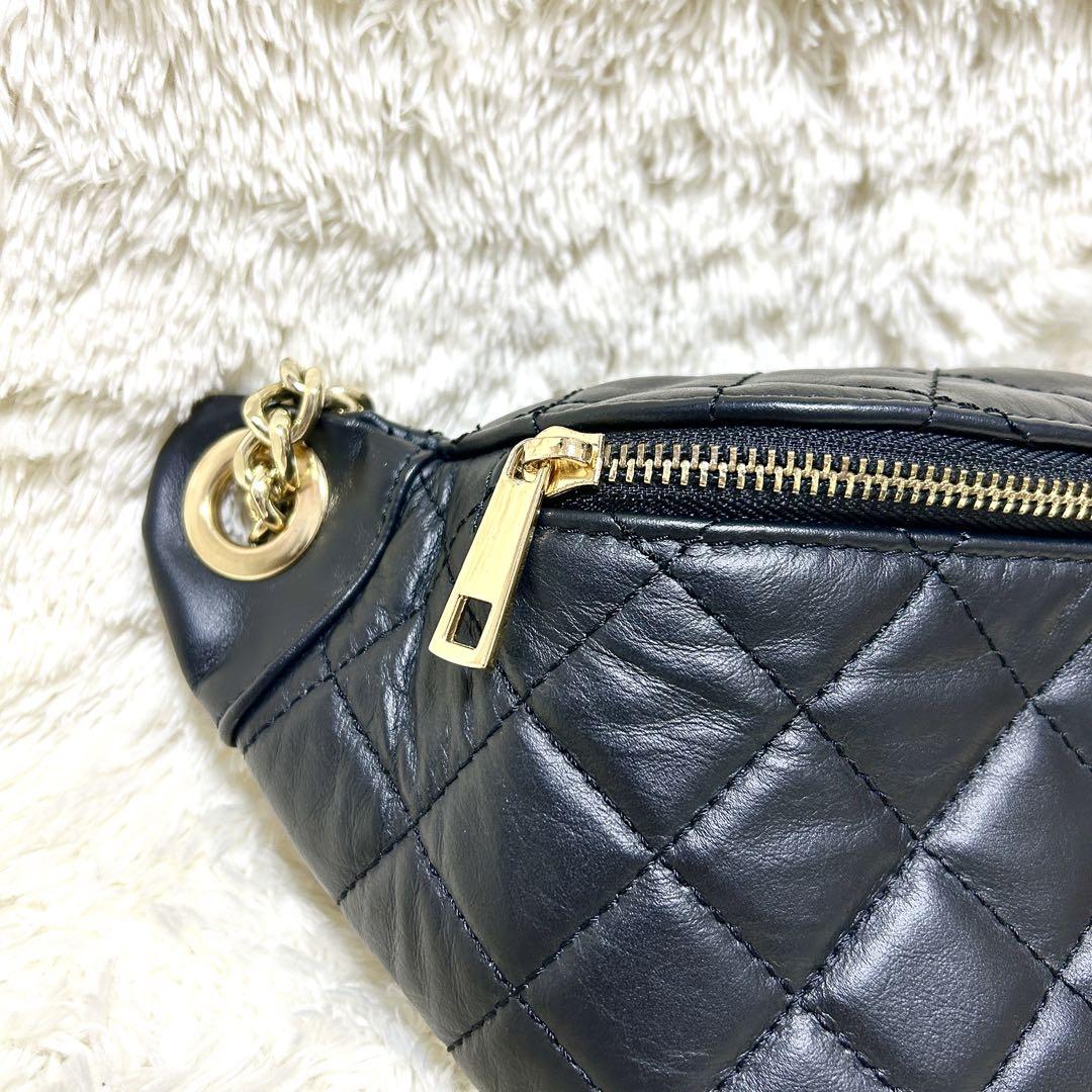AULENTTI キルティングレザーボディバッグ チェーンショルダー