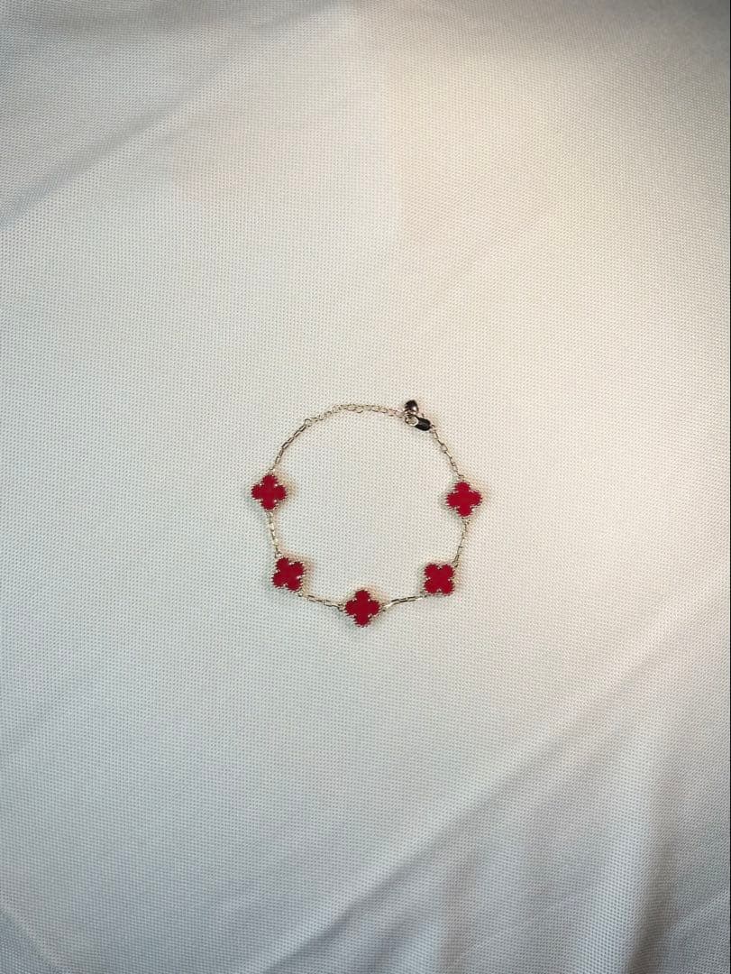 クローバー型赤ブレスレット クローバー型赤ブレスレット