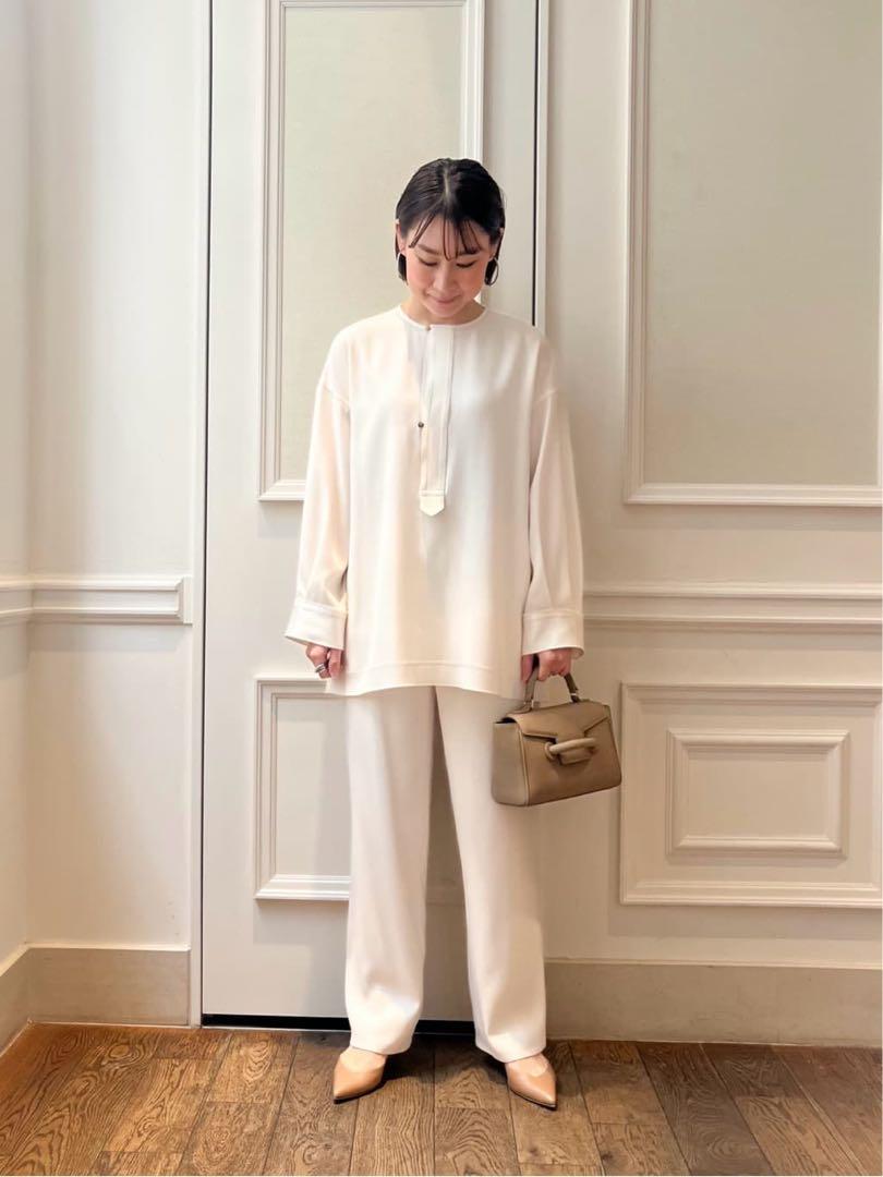 【新品タグ付き】GALERIE VIE バックサテンアムンゼン ブラウス 画像2