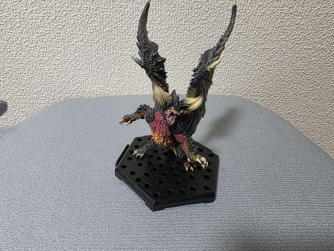 モンスターハンタースタンダードモデル　フィギュア　マガイマガド等　3種類