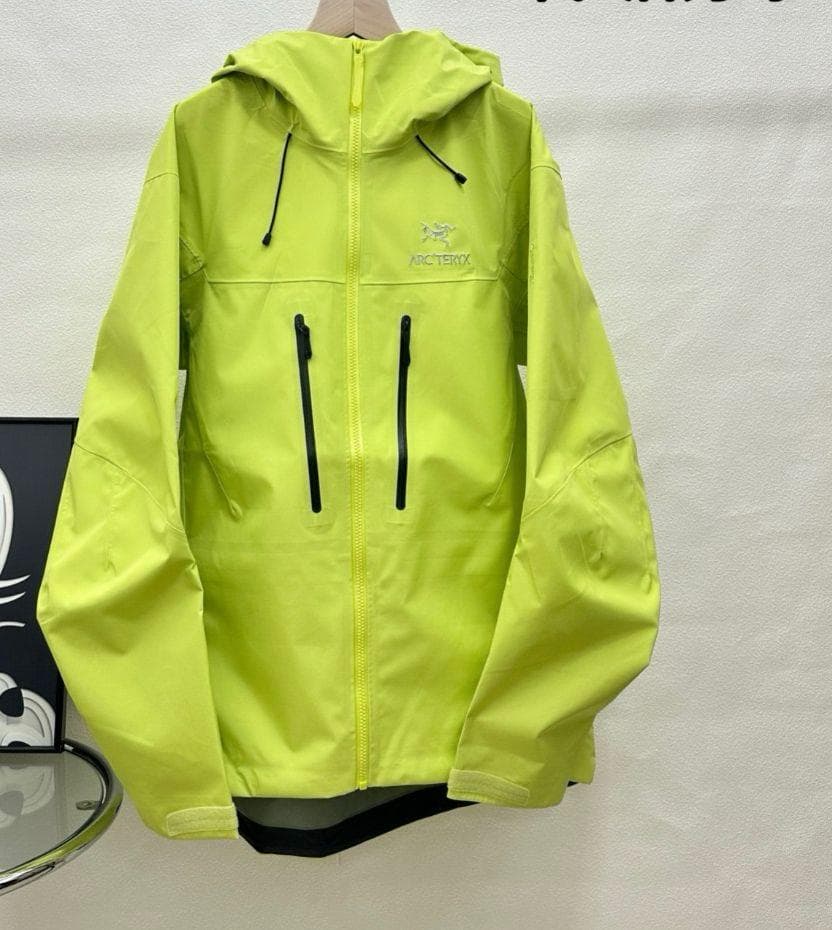 ARC'TERYX イエロー アウターウェア ジャケット