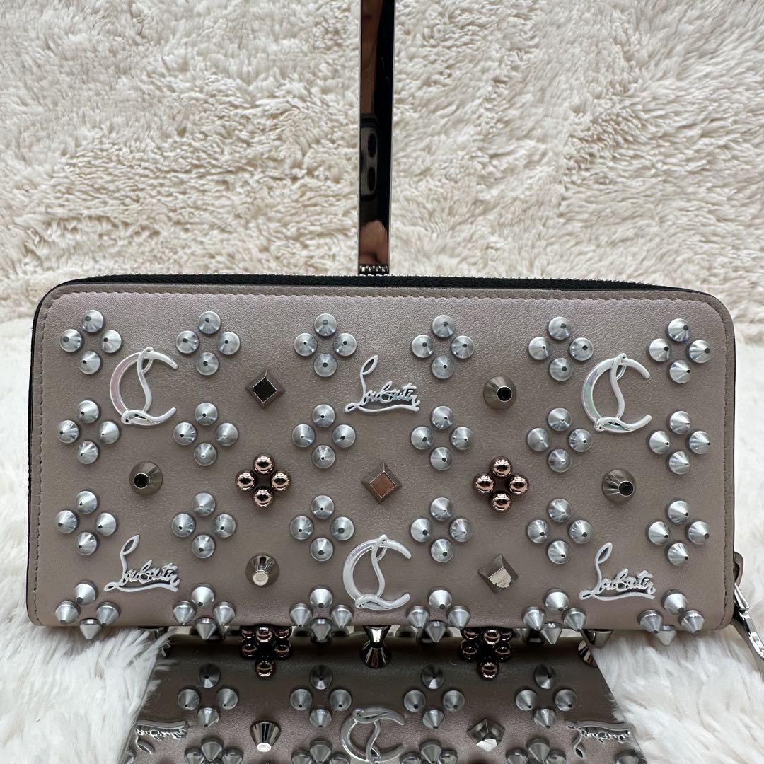 品質は非常に良い ✨美品✨ルブタン スタッズ パネトーネ ラウンドジップ 長財布 小物