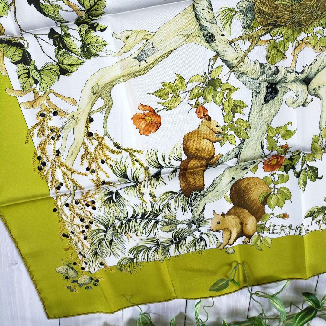 ☘️新品未使用☘️HERMES　森の中で　カレ90 スカーフ グリーン系