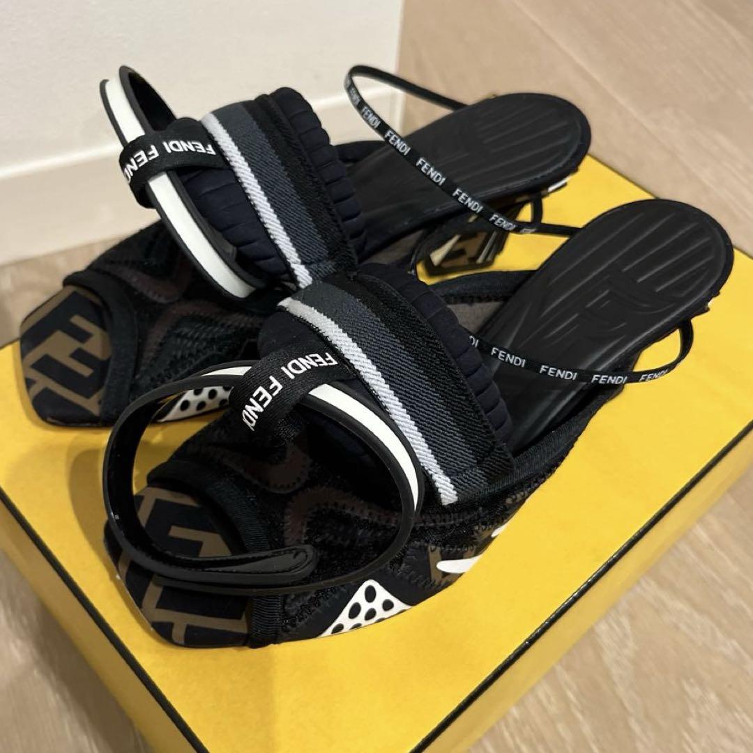 訳あり　FENDI フェンディ　フリーダム　サンダル　35