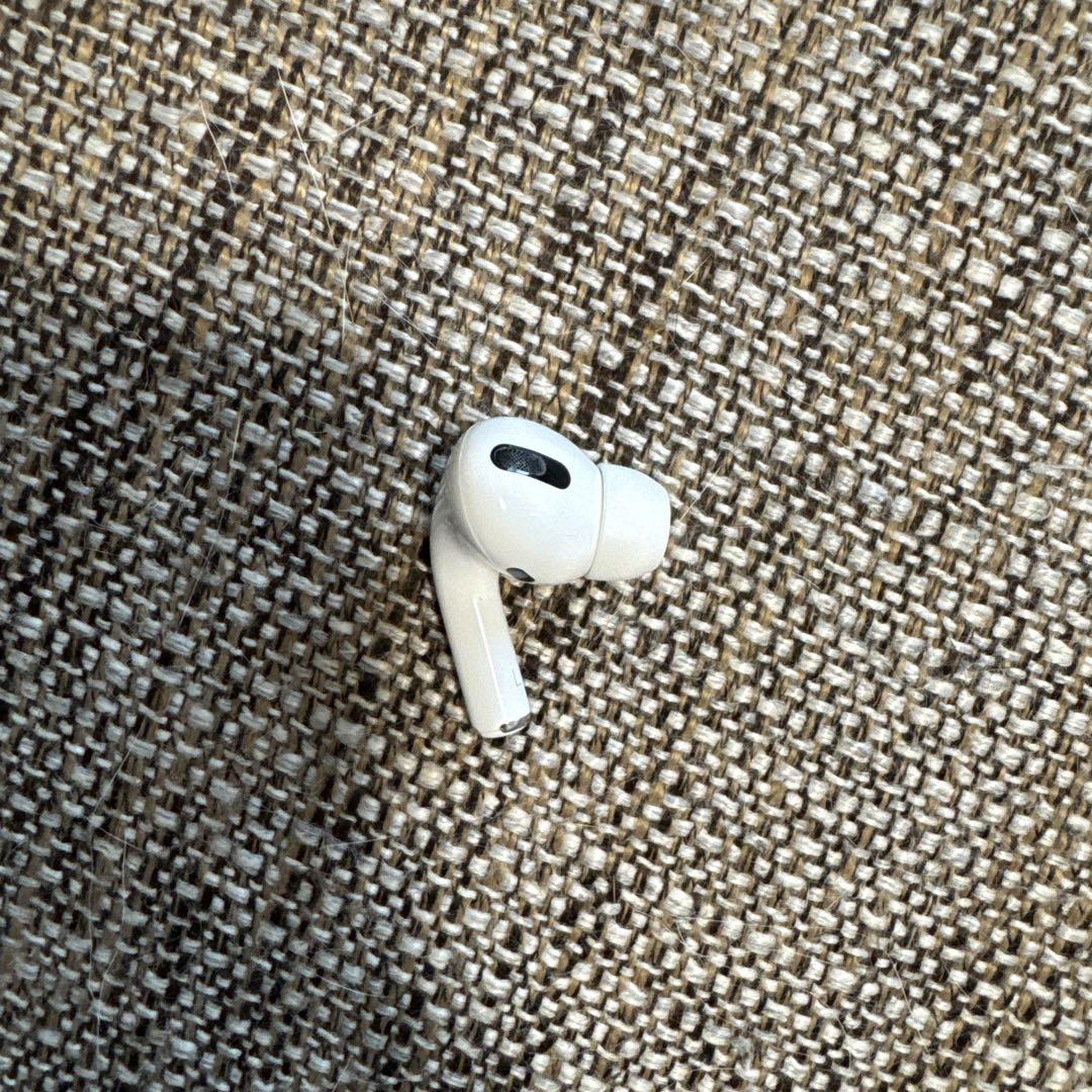 素敵な AirPods pro第一世代イヤホン左耳のみ A2084正規品動作品音質 イヤホン