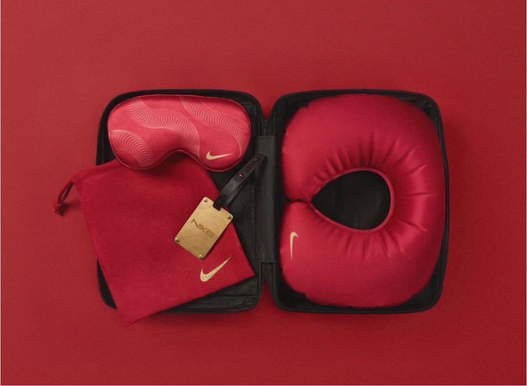 海外限定　日本未発売　NIKE トラベルセット　ネックピロー　旧正月