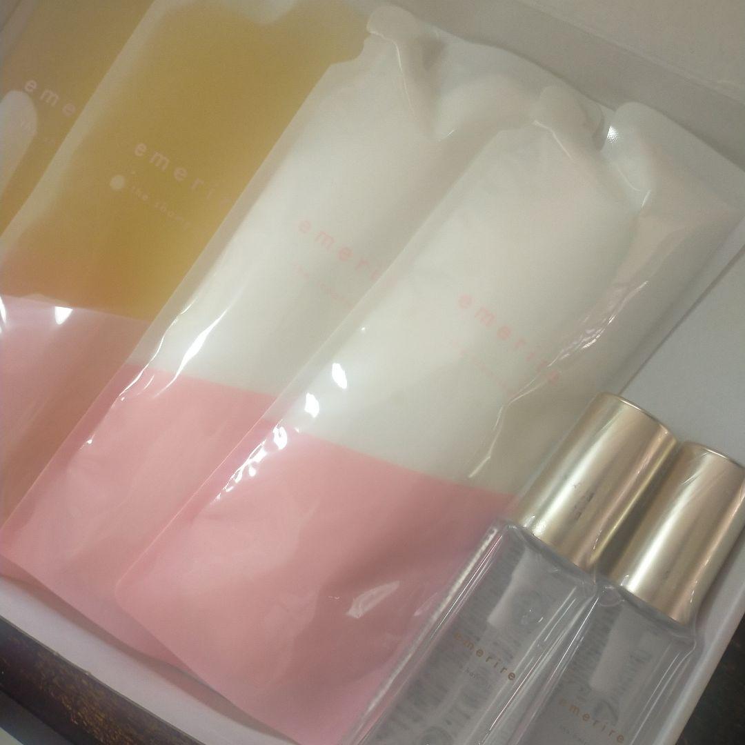 エメリル　シャンプー&コンディショナー&ヘアオイル
