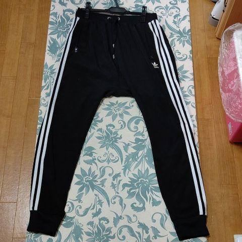 アディダスオリジナルス サルエルパンツ 三本線 岩田剛典