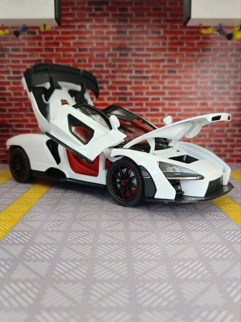 McLaren Senna ミニカー ホワイト/ブラック