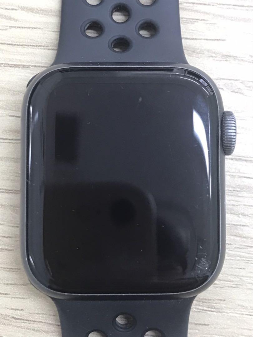 Apple Watch 4 ブラック シリコンバンド　稼働