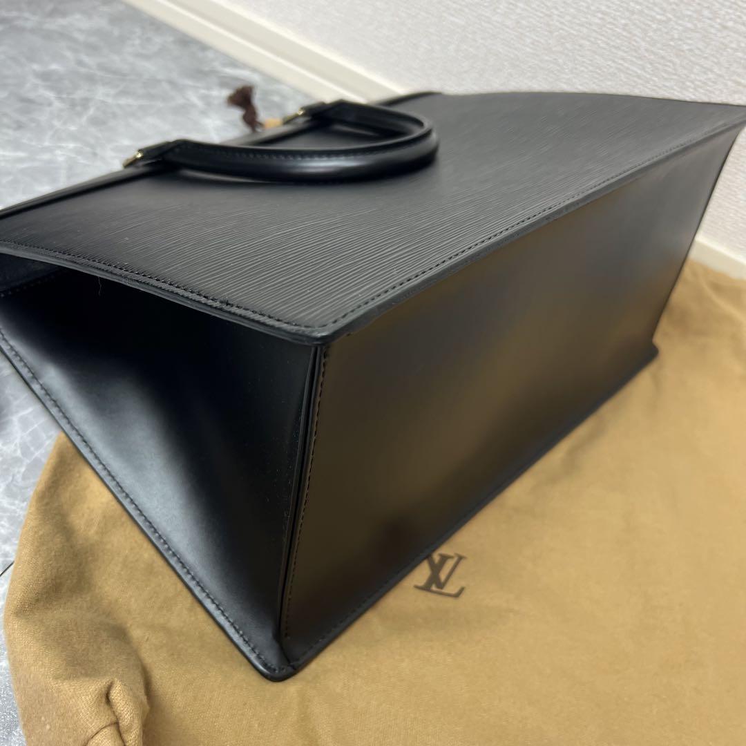 LOUIS VUITTON エピ ノワール リヴィエラ　ハンドバッグ　自立　黒 LOUIS VUITTON エピ ノワール リヴィエラ ハンドバッグ 自立 黒
