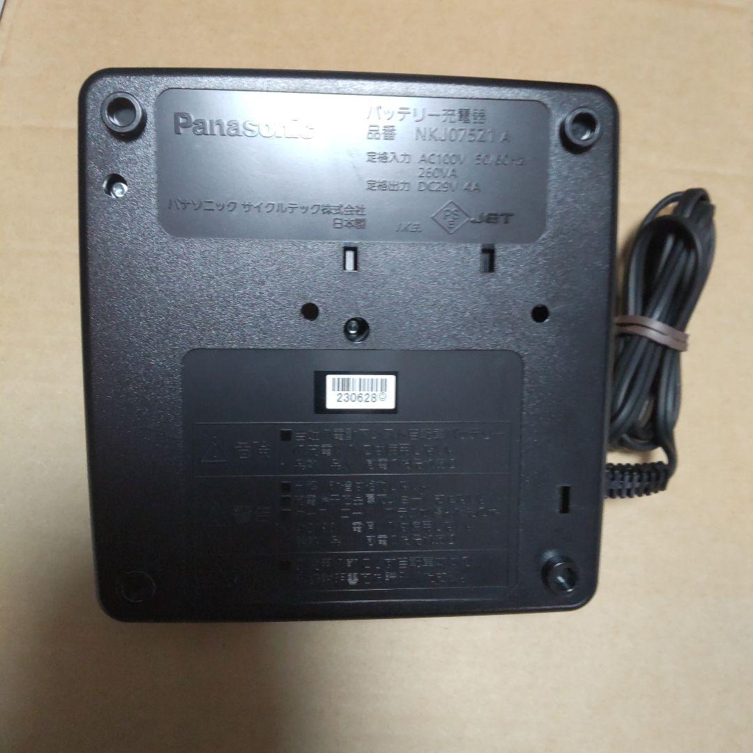 【値下】Panasonic 電動自転車 充電器 NKJ075Z1