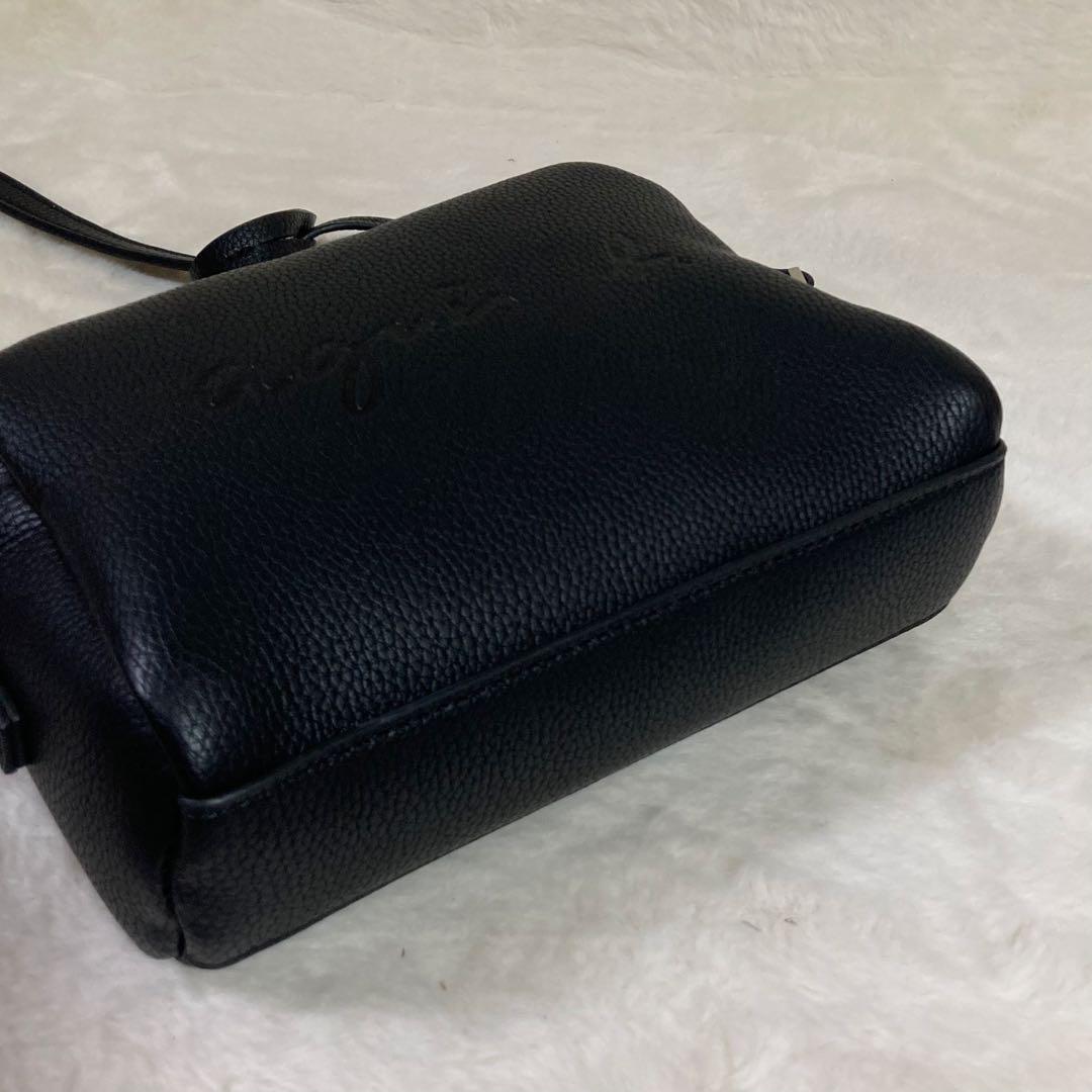 極美品】agnes b. ショルダーバッグ ロゴ型押し チャーム 黒