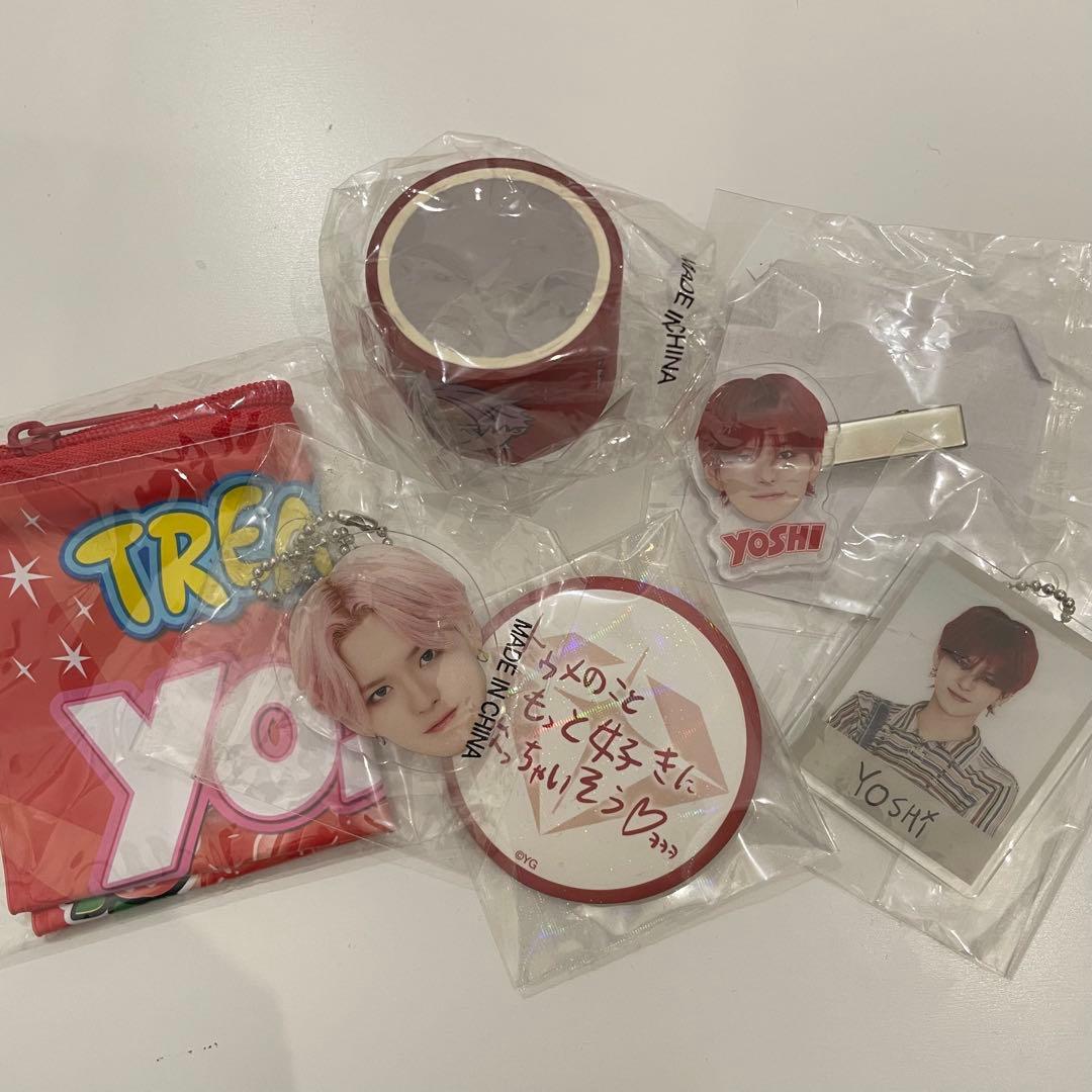 treasure ヨシ　カプセルトイ　顔アクキー　缶バッチ　ポーチ　テープ