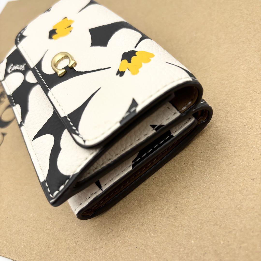 COACH（コーチ）の「エッセンシャル ミニ トライフォールド