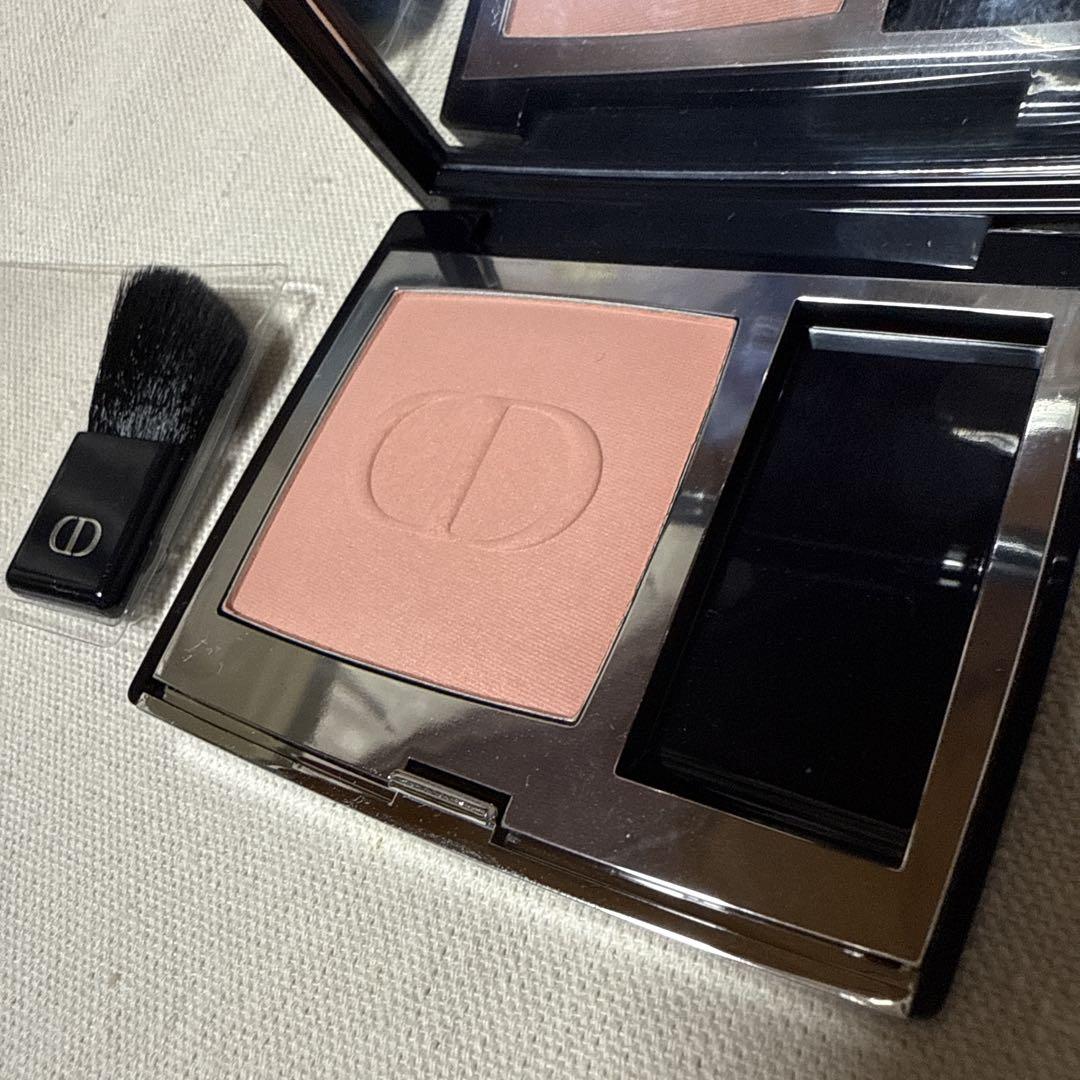 Dior ディオールスキン ルージュ ブラッシュ 831 ピーチ ペタル