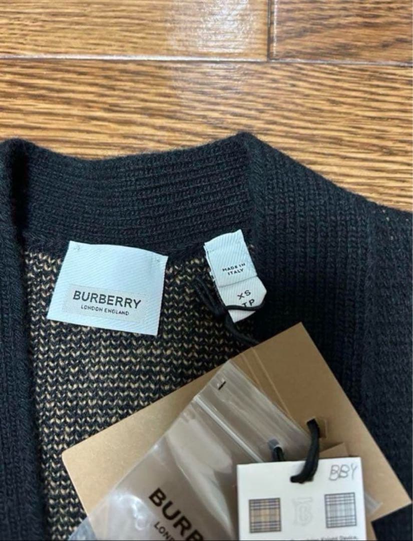 バーバリー　カーディガン