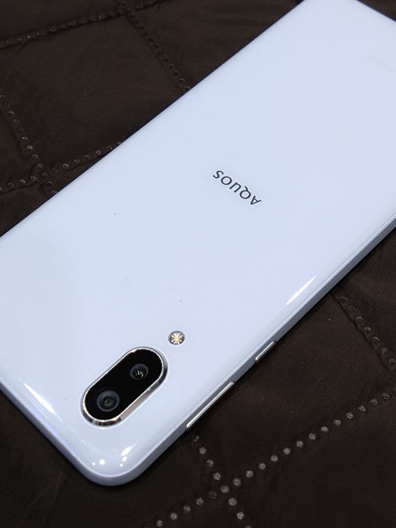 au SHARP SHV46 AQUOS sense3 plus サウンド 白