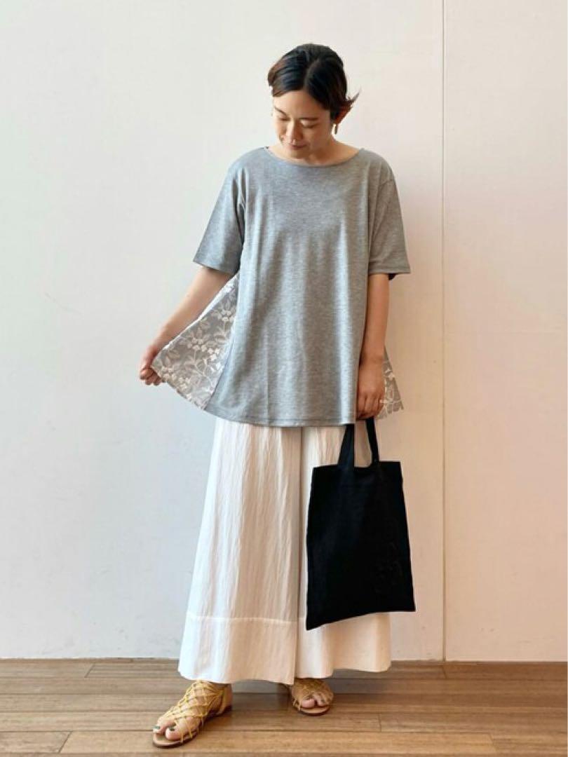 新品タグ付き BEARDSLEY ビアズリー サイド刺繍フレアカットソー 新品タグ付き BEARDSLEY ビアズリー サイド刺繍フレアカットソー