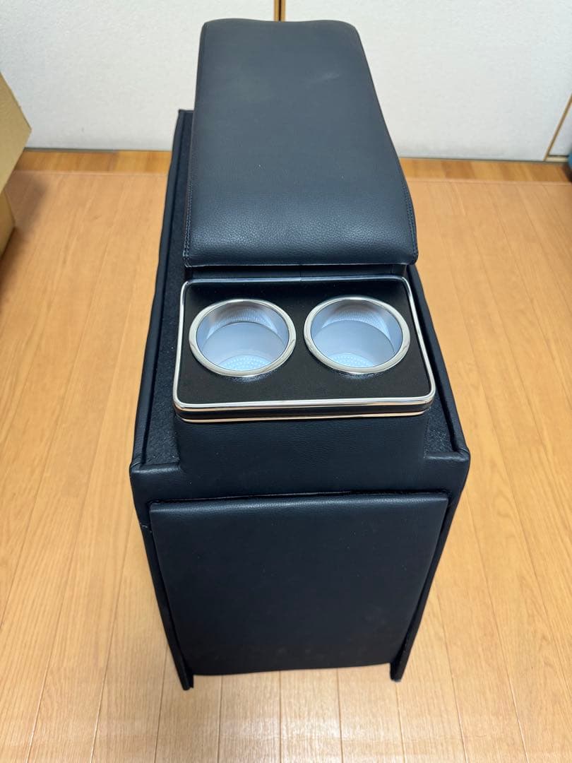 アームレスト コンソールボックス目立った傷や汚れなし