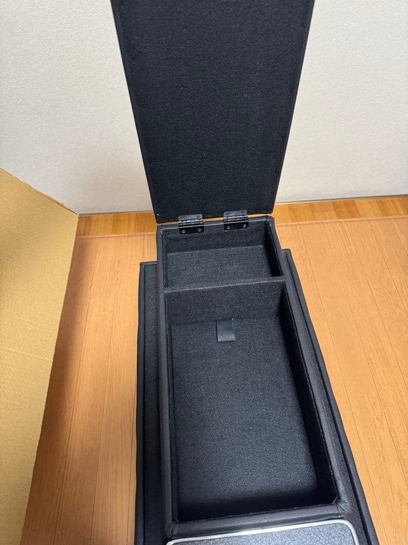 アームレスト コンソールボックス目立った傷や汚れなし