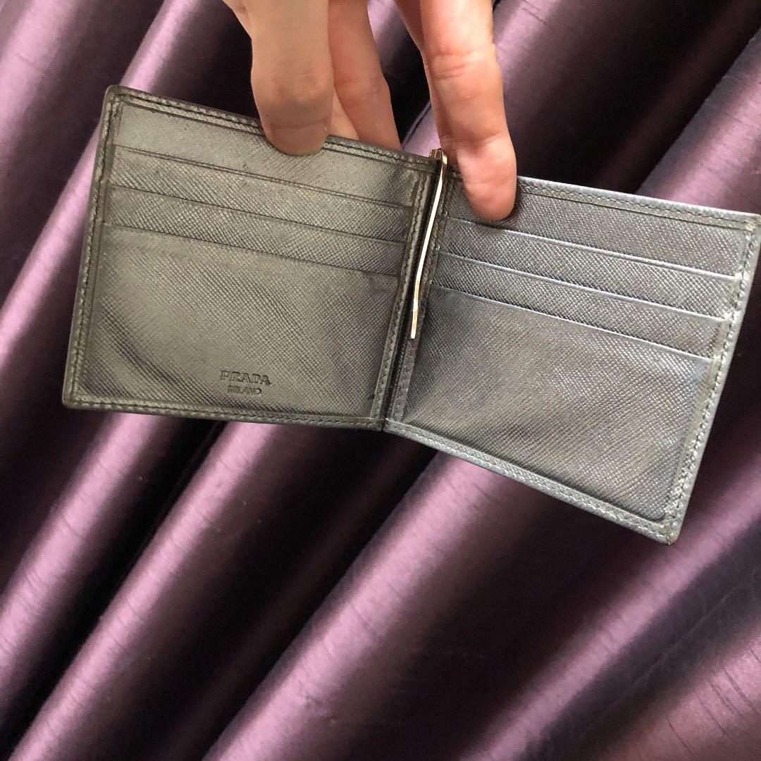 プラダ マネークリップ 二つ折り財布 | deliciousfood.com.sa